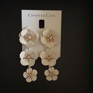 Earrings flower pearl tower